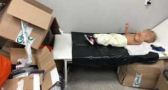 «Груда мусора и пакет вместо простыни»: процедурный кабинет шокировал маму тяжелобольного ребенка в Подмосковье