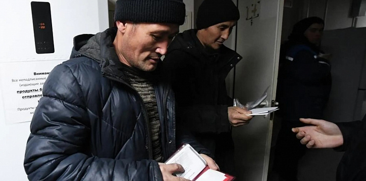 «Тут вам не Украина, законы нужно соблюдать»: в Мариуполе задержаны и депортированы нелегальные мигранты