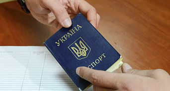 Поможем стать бесправным беженцем: в Сети продают паспорта с украинским гражданством?