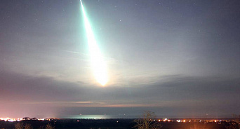Жители Сочи сняли на видео падение метеорита в море