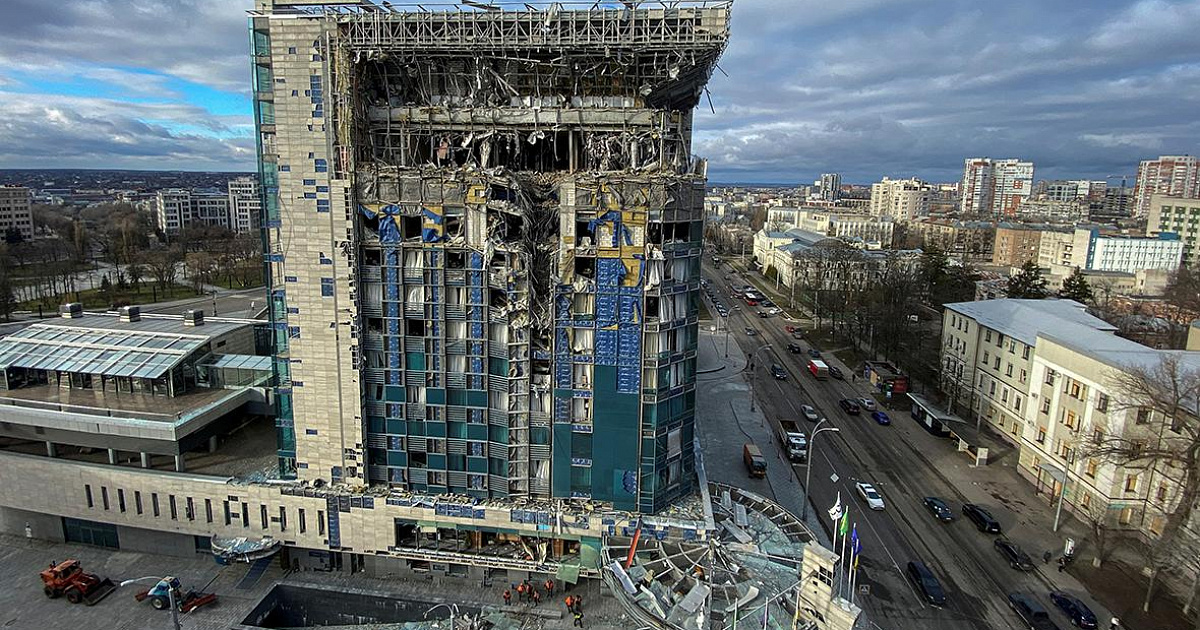 В Харькове массово скупают квартиры в разрушенных домах, чтобы продать их, когда победит Россия