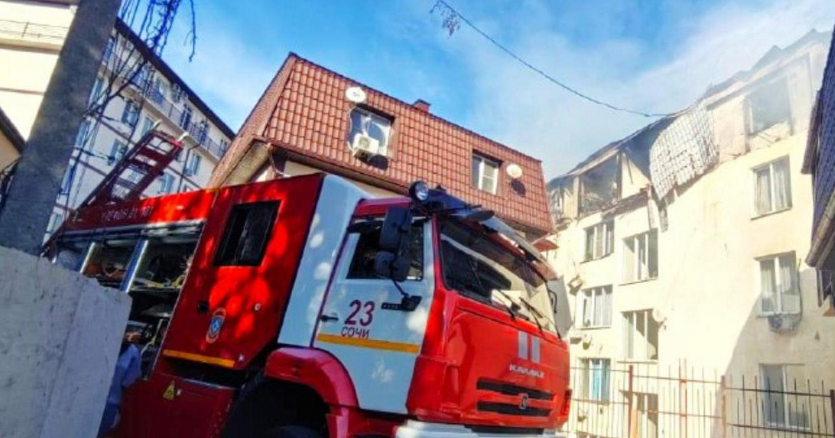 Пожар в здании в Сочи ликвидировали сотрудники МЧС