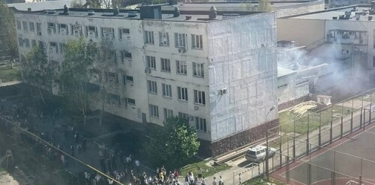 Детей и педагогов эвакуировали: в Новороссийске произошёл пожар в школе
