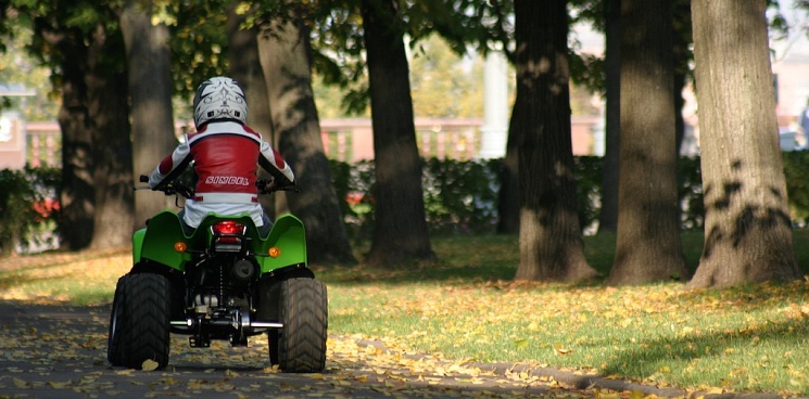 На Кубани восьмилетний водитель квадроцикла сбил пятилетнего пешехода