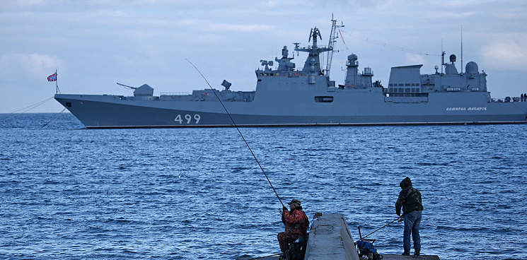 «Наш флот работает!» Украинские беспилотники попытались атаковать Севастополь – ВИДЕО 