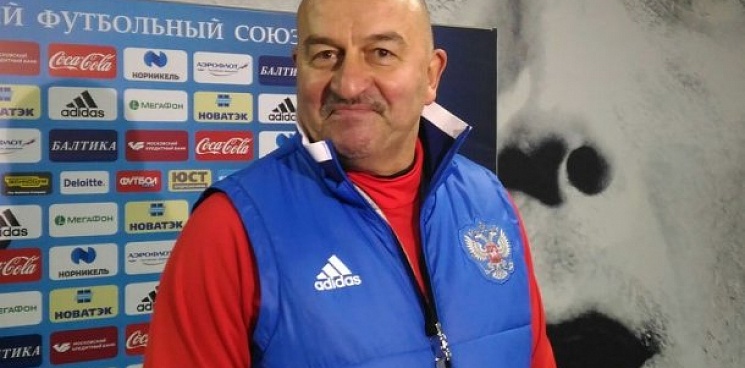 Черчесов ушел с поста главного тренера сборной России по футболу