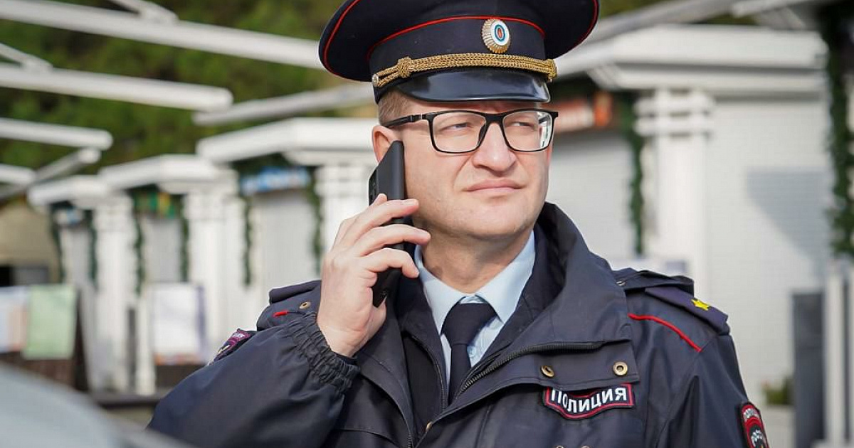 «Страшно! Грабят!» В Новороссийске полицейский ночью помчался спасать подростка от грабежа и предотвратил пожар 