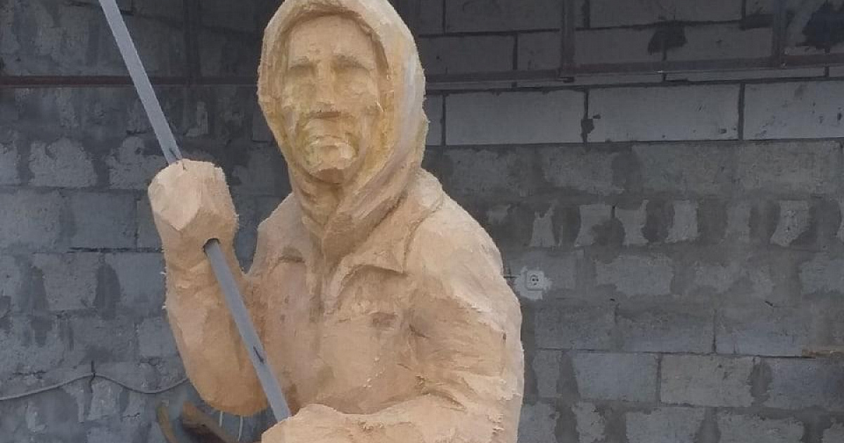Умельцы из Воронежа сделают скульптуру украинской бабушки с флагом Победы