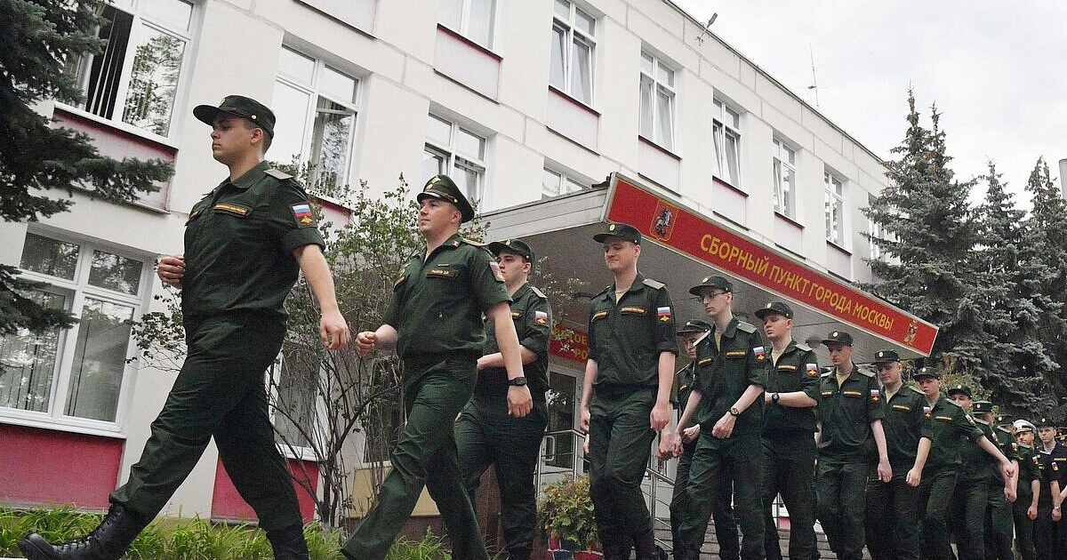 Юрист рассказал, как россиянам реагировать на электронные повестки в военкомат