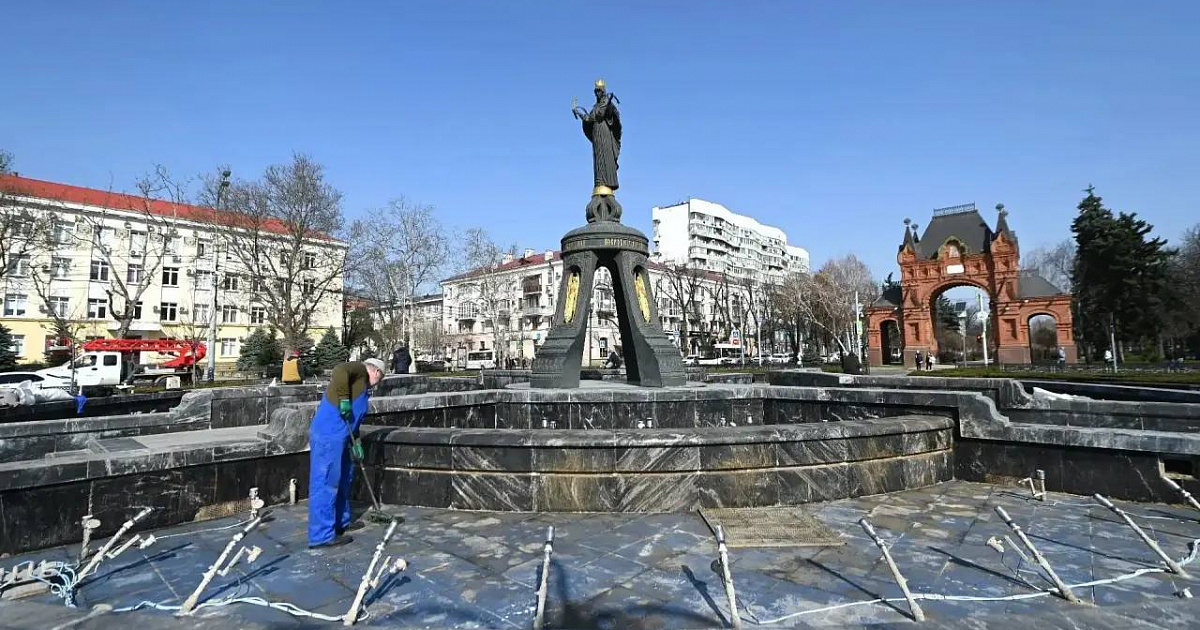 В Краснодаре начали подготовку фонтанов к сезону