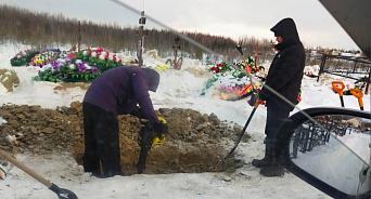 В Югре женщина двое суток рыла мерзлый грунт, чтобы похоронить мать – мэр принёс извинения