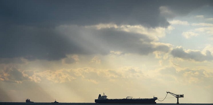 «Нужны мощности для торговли нефтью?» На Кубани за миллиард реконструируют Новороссийский порт – установят универсальный перегрузочный комплекс