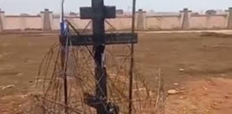 «Животные без совести!» В Крыму неизвестный поджёг могилу погибшего во время СВО военнослужащего – ВИДЕО