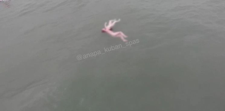 В Анапе во время купания в море утонул подросток 