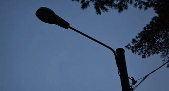 Жителям кубанской станицы организовали освещение улицы, выдав личные фонари