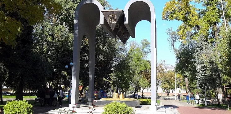 В год 100-летия окончания Гражданской войны в Краснодаре рушится памятник