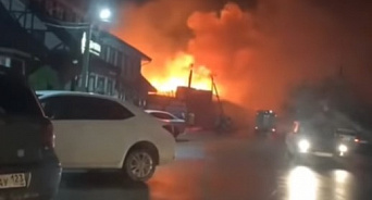 В Темрюкском районе сгорели склады винзавода «Долина»