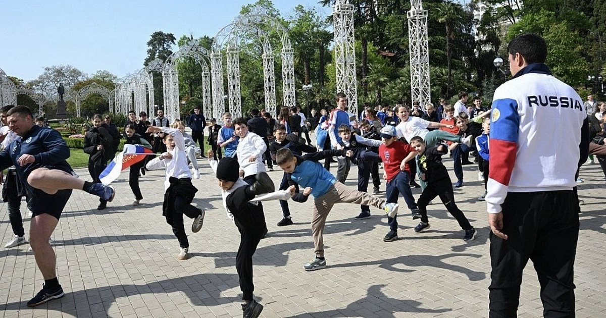 «Народную зарядку с чемпионом» провели в Сочи