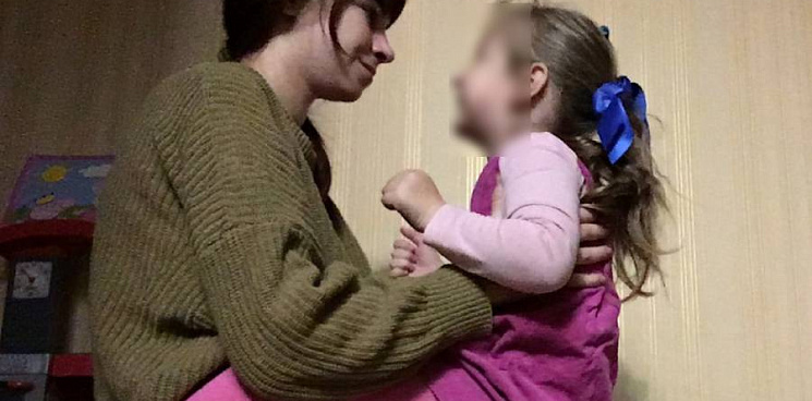 «Ему нужно наследство, а не дочь»: девушка из Петербурга пытается спасти маленькую сестрёнку из Краснодара, которая сбежала от родного отца в детдом