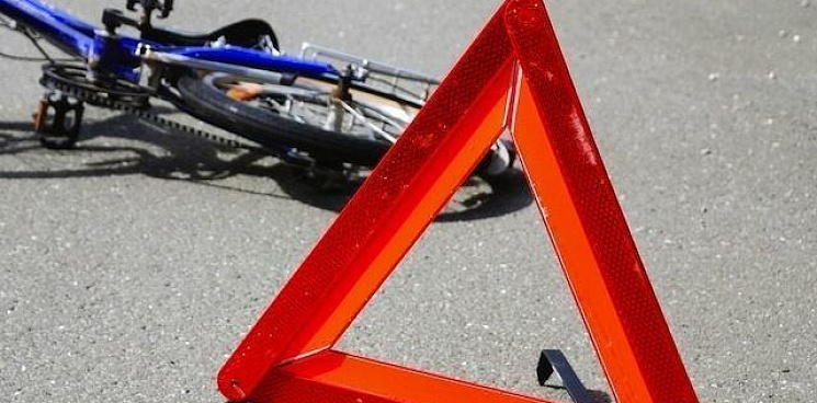 «Проехал на красный и насмерть сбил женщину-велосипедистку»: в центре Краснодара водитель маршрутки устроил смертельную аварию - ВИДЕО