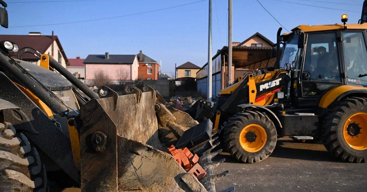 В посёлке под Краснодаром стартовали дорожные работы, ремонт опор и канализации после того, как на его состояние обратил внимание глава Следкома