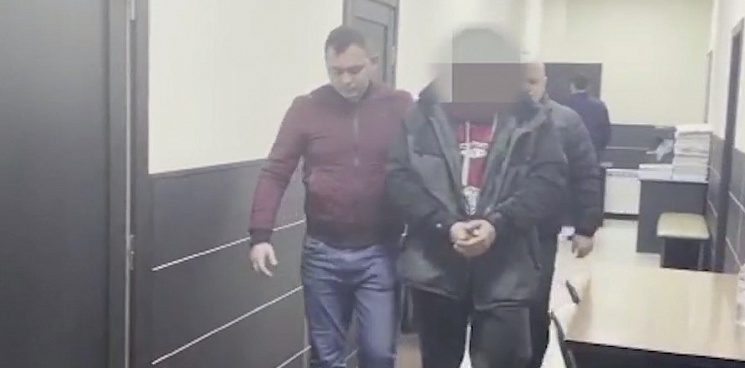 Мужчина в Новороссийске на глазах у ребенка убил его маму и дедушку