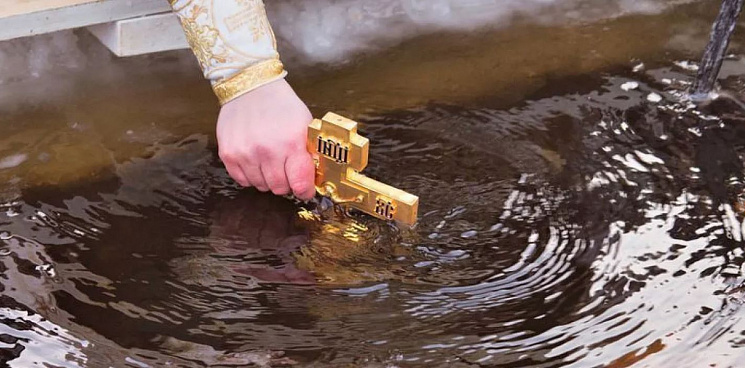 В Краснодаре готовятся к Крещенским купаниям — в реку неподалеку от проруби сливают нечистоты