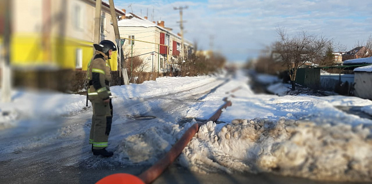В Крымском районе Кубани эвакуировали 10 человек из-за угрозы подтопления