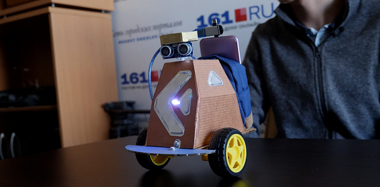 «Цукерберг и Дуров подвиньтесь»: ребята из ЮФО придумали робота, обучающего детей программированию – он лучше LEGO