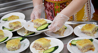 «Урезанные порции и отсутствие овощей» на Кубани в школьных столовых нескольких городов и районов экономили на детях участников СВО