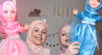 «Ас-саляму алейкум!»: на смену Барби в России пришла кукла-мусульманка, обучающая русских девочек Корану ВИДЕО