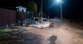 На Кубани в Тихорецке неизвестный поджигает чужие машины по ночам