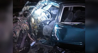 В Новороссийске при столкновении иномарки и грузовика погиб один человек