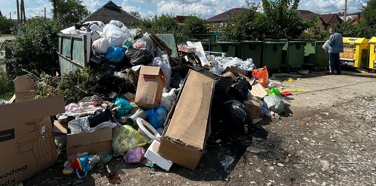 «Достали агрессивные лица с низкой социальной активностью!» Жители Славянска-на-Кубани задыхаются от мусорной горы