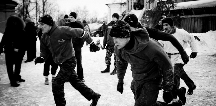 «Боремся за звание дома высокой культуры и быта!»: В Краснодаре жители дома пожаловались на драки с поножовщиной и стрельбой - ВИДЕО