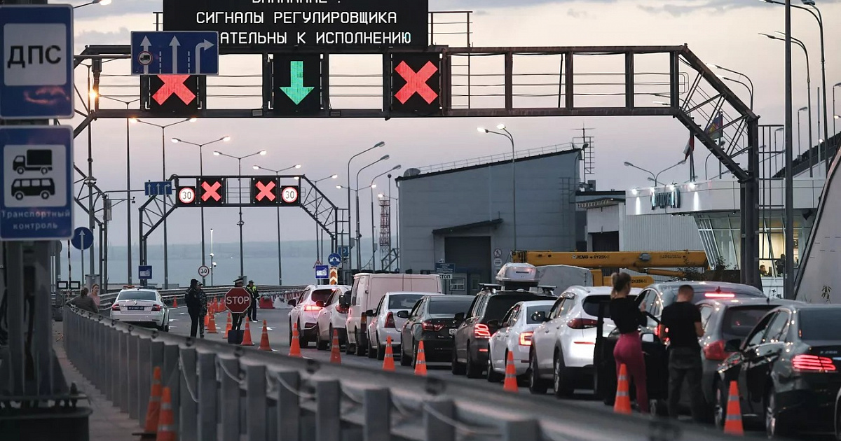 Крымский мост перекрыли второй раз за день. Движение было открыто 10 часов