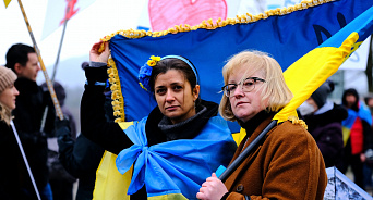 «Потоп сарай, тони и хата!» Украинские беженцы решили утопить «посольство Орков» вместе с Варшавой после разрушения дамбы Каховской ГЭС – ВИДЕО