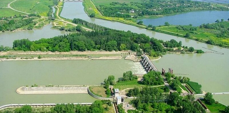 На Фёдоровском гидроузле Кубани возвели временную плотину