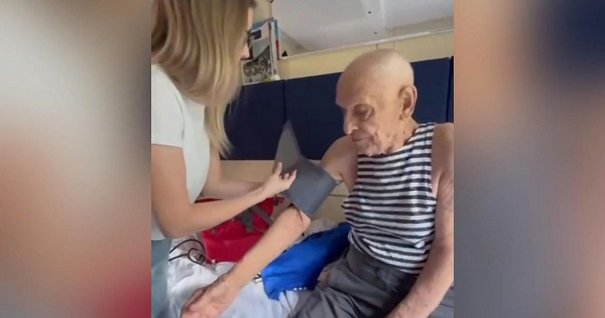 104-летний ветеран из Геленджика поехал на Парад Победы в сопровождении врача