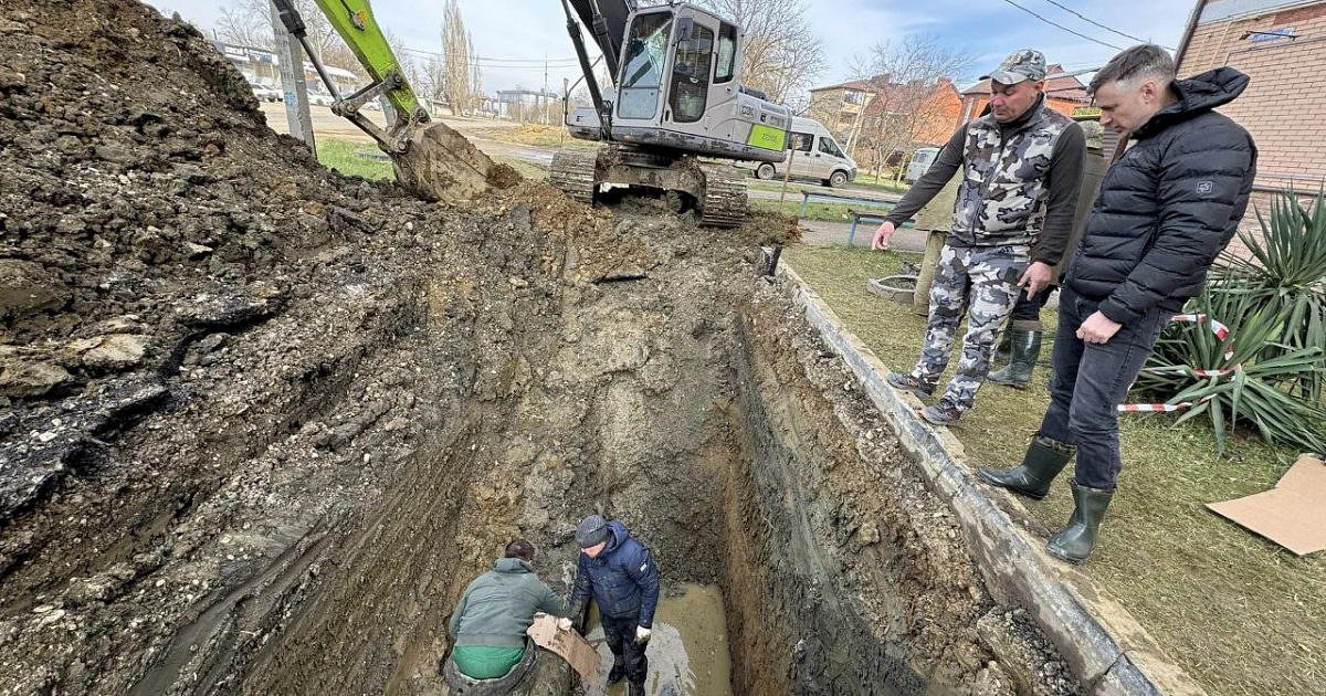 В Горячем Ключе устраняют порыв на магистральном водоводе