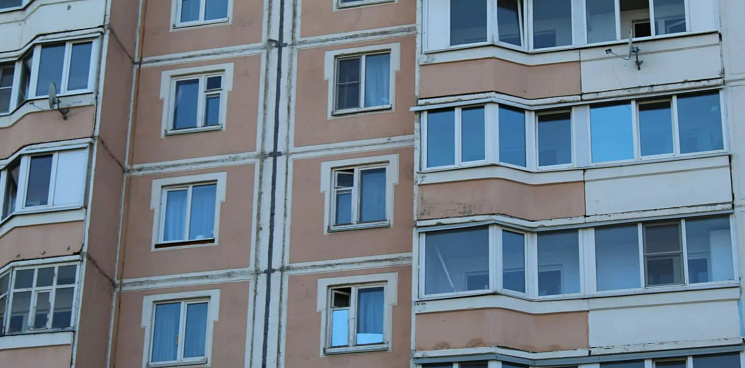 Оставила предсмертную записку: в Новороссийске девушка выпала с 14-го этажа многоэтажки