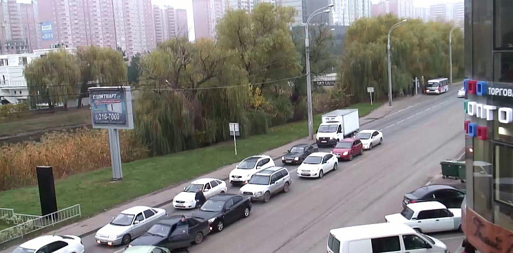 В Краснодаре горожане негодуют из-за отмены левых поворотов на перекрёстке улиц Восточно-Кругликовской и 40-летия Победы