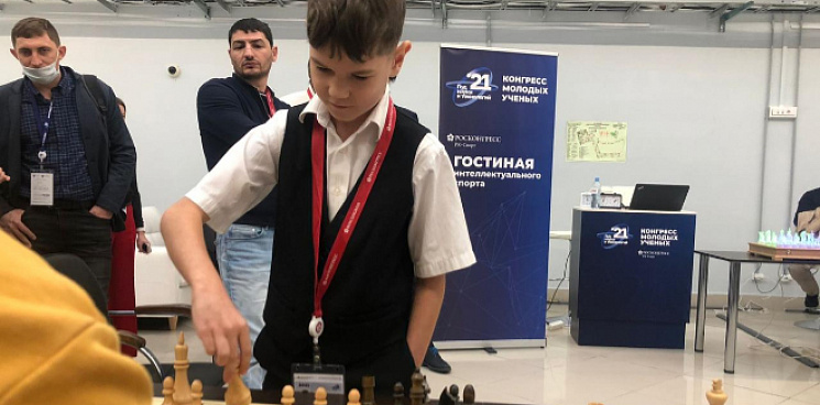 Мальчик из Сочи победил в международном турнире по шахматам 