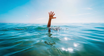 «Полез купаться в шторм и погиб»: на Кубани в море утонул семилетний мальчик, медики полчаса боролись за его жизнь 