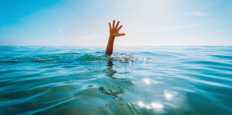 «Полез купаться в шторм и погиб»: на Кубани в море утонул семилетний мальчик, медики полчаса боролись за его жизнь 