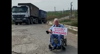 На Кубани инвалид, протестующий против свалки, перекрыл дорогу мусоровозам - ВИДЕО 