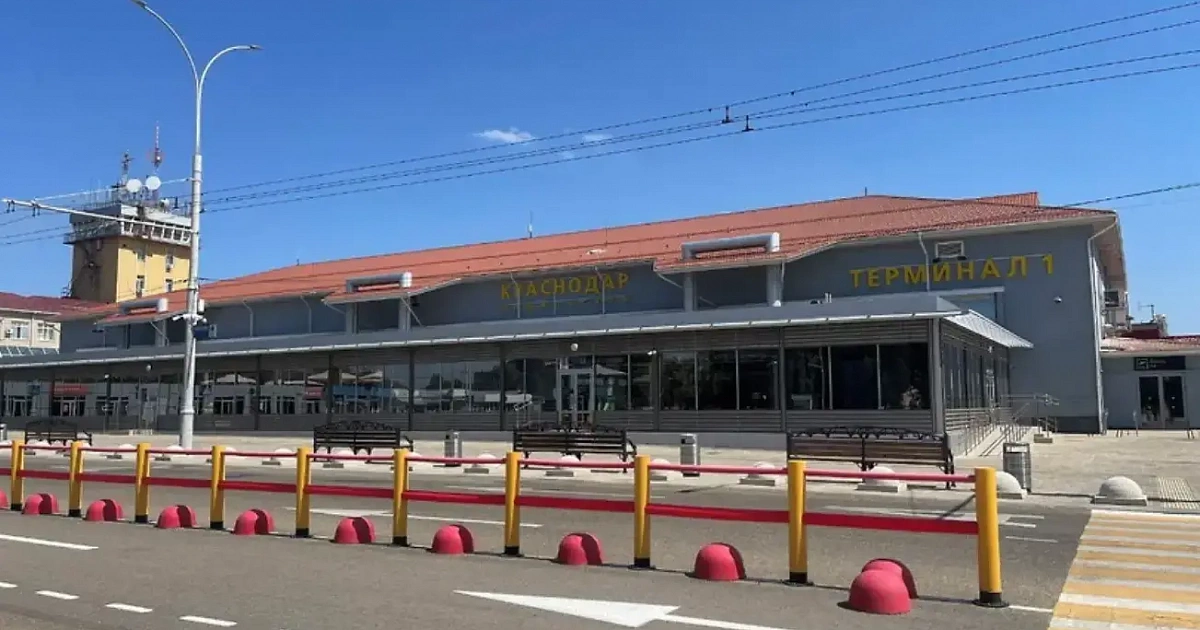 В первый рабочий день аэропорт Краснодара принял 484 пассажира