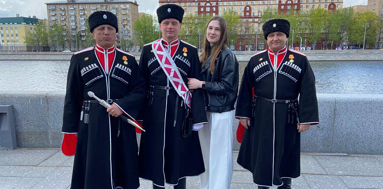 Кубанский казак сделал предложение девушке после Парада Победы