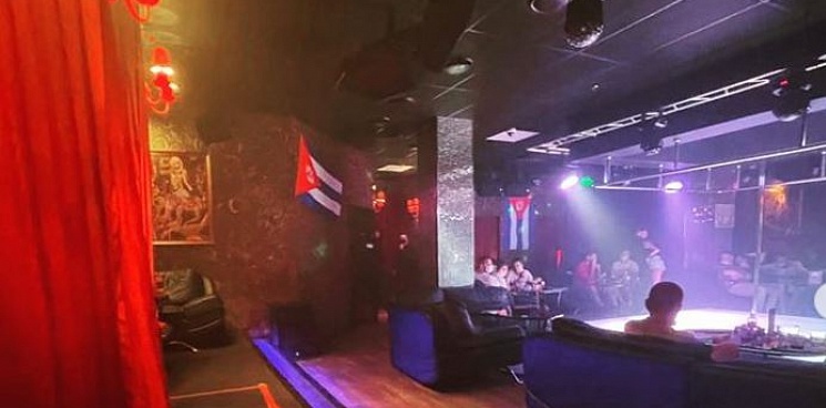 В Краснодаре стриптиз-бар оштрафовали за кальяны и работу без масок 