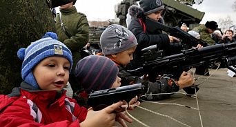 «Наши дети должны ненавидеть и уметь расстреливать «русню»!» Бывший замсекретаря Совбеза Украины Кривонос желает взрастить поколение русофобов готовых умирать в 2030 году - ВИДЕО